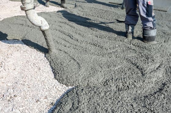 Quais so as vantagens de usar concreto pronto na obra?